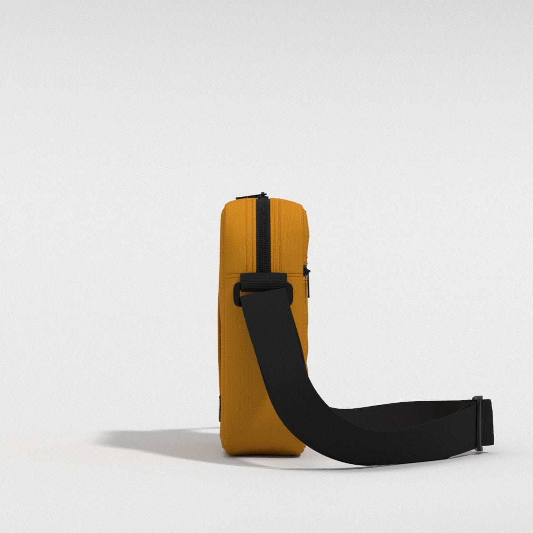 セリコ Sidekick Shoulder Bag - 3L Orange Chill | CABINZERO